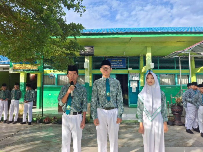 Kultum Tiga Bahasa sebagai Program Rutin Apel Kedisiplinan MTsN 1 Kota Sungai Penuh