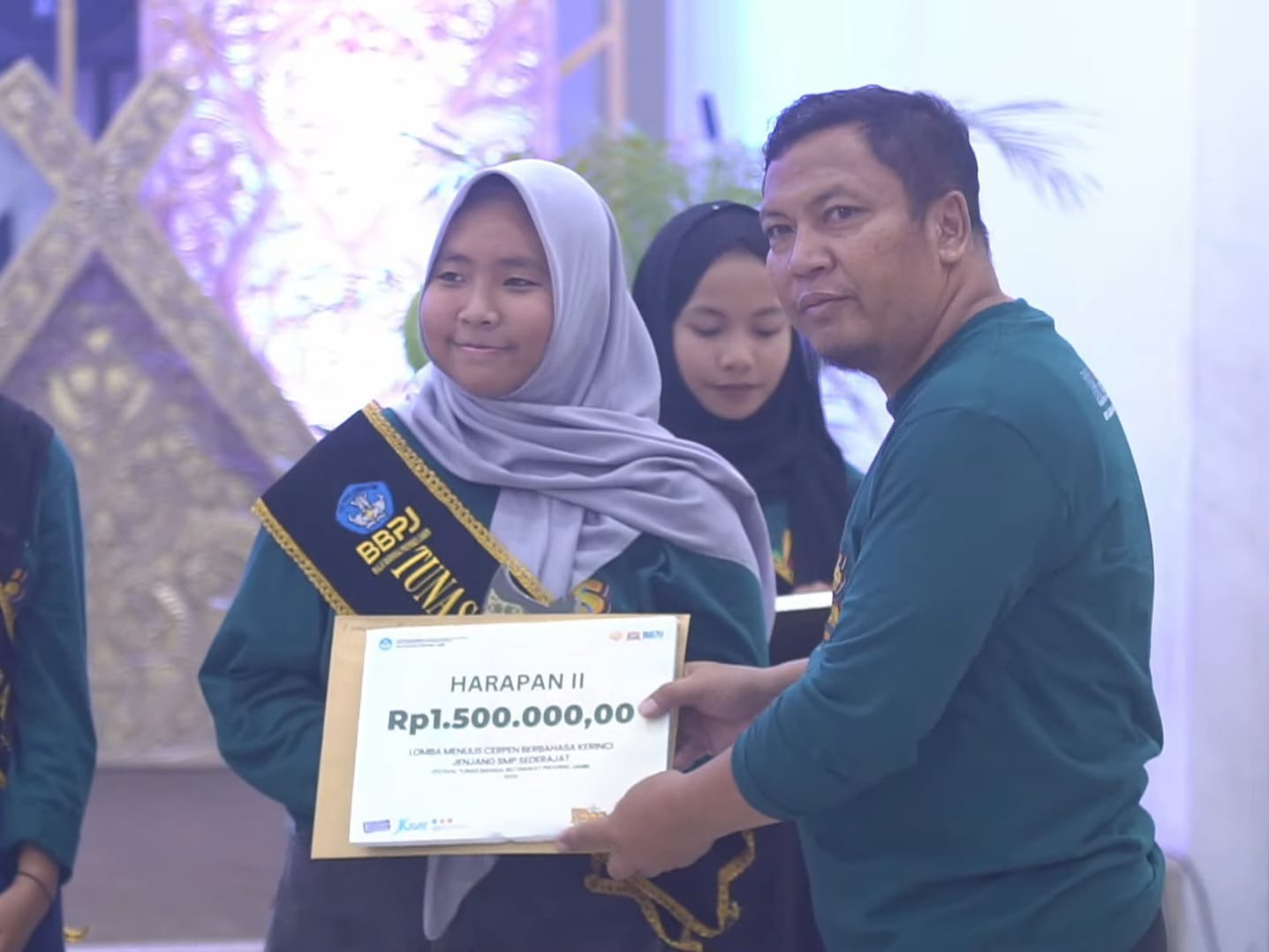 MTsN 1 Kota Sungai Penuh Raih Prestasi Pada Ajang FTBI ( Festival Tunas Bahasa Ibu ) Tahun 2024