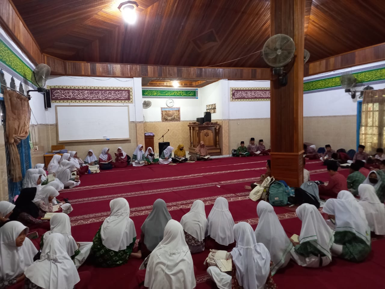 Kegiatan Tahfidz Qurâ€™an di MTsN 1 Kota Sungai Penuh 