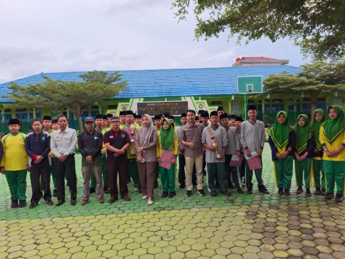 Penyerahan Hadiah Pemenang Liga MTsN 1 Kota Sungai Penuh