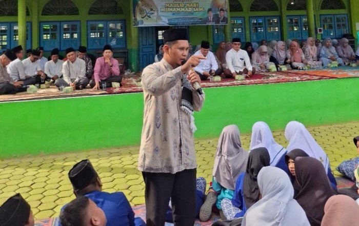 MTsN 1 Kota Sungai Penuh Peringati Maulid Nabi Muhammad SAW dengan Penuh Khidmat