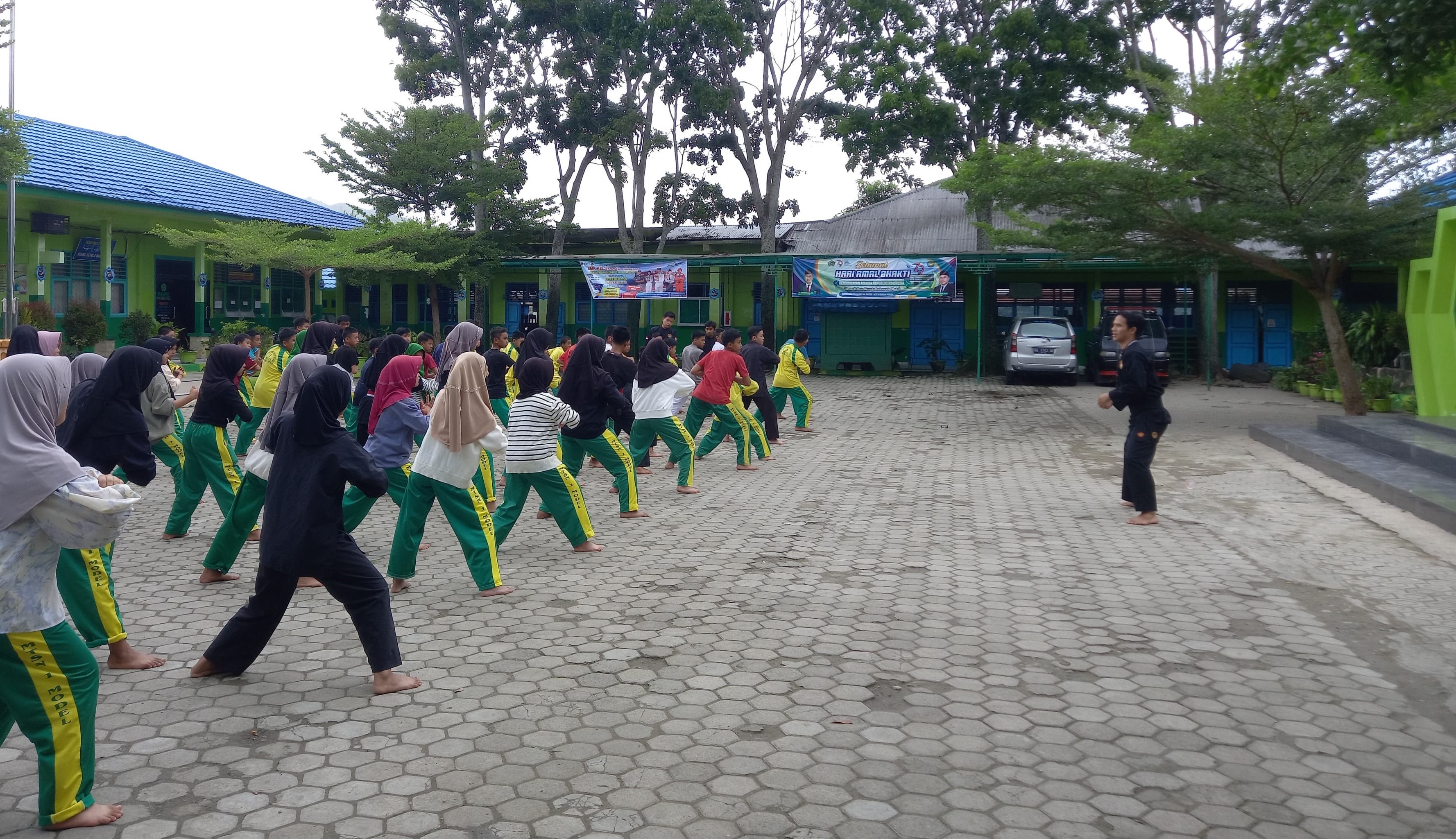 Latihan Ekstrakurikuler Silat MTsN 1 Kota Sungai Penuh