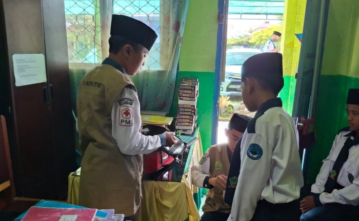 Petugas Piket UKM MTsN 1 Kota Sungai Penuh, Terpatri Disiplin dan Dedikasi