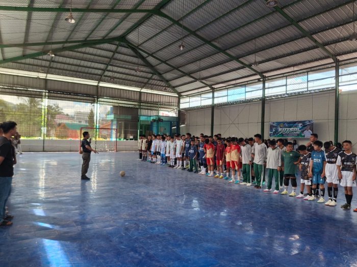 Semangat Sportivitas Bergema, Kepala MTsN 1 Kota Sungai Penuh Resmi Buka Liga Futsal