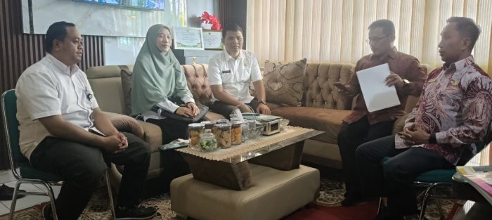 Kepala MTsN 1 Kota Sungai Penuh Terima Kunjungan Staf Kementerian Sosial