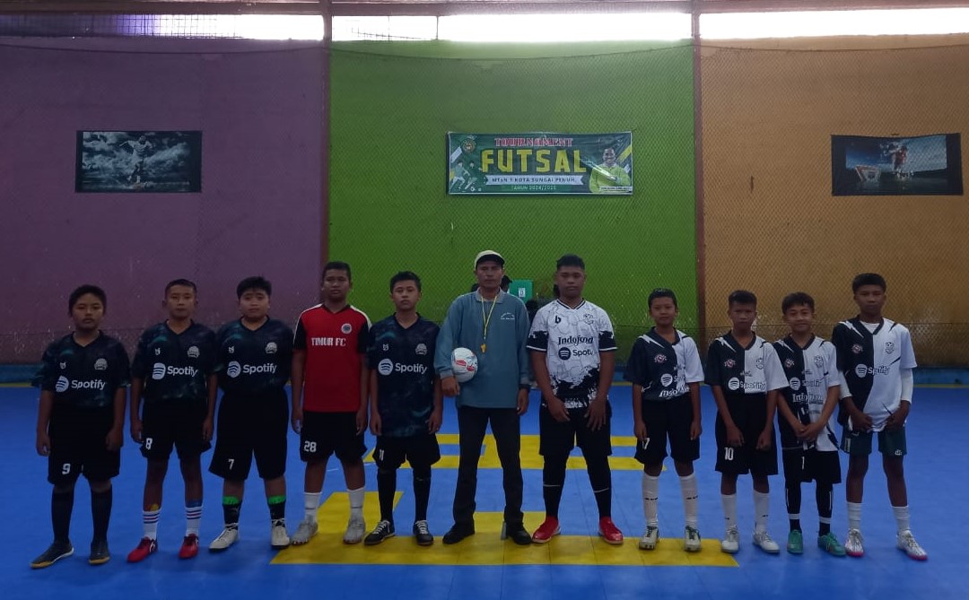 ORGANISASI SISWA INTRA MADRASAH (OSIM) MTsN 1 KOTA SUNGAI PENUH SUKSES GELAR TURNAMEN FUTSAL SISWA