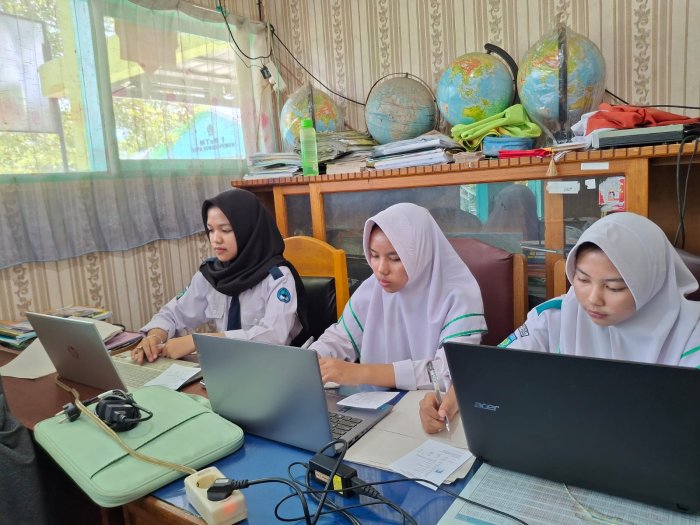 Kegiatan Simulasi OMI Mata Pelajaran Matematika di MTsN 1 Kota Sungai Penuh Berjalan Lancar