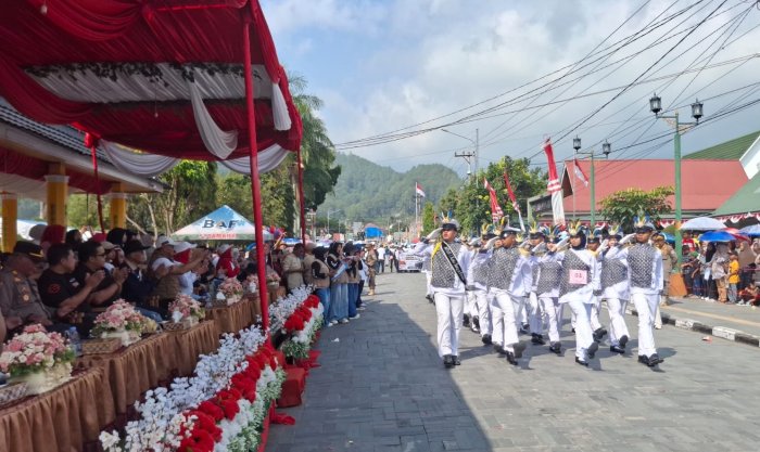 MTsN 1 Kota Sungai Penuh Tampil Memukau pada Lomba Barisan Indah HUT RI ke-81