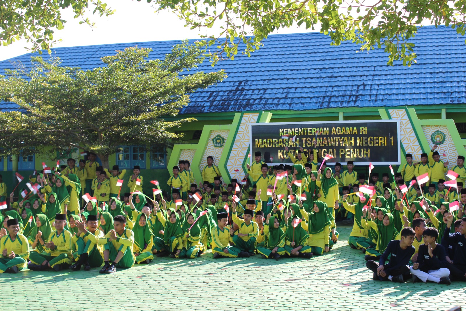 PERAYAAN HUT RI KE-80 DI MTsN 1 KOTA SUNGAI PENUH BERLANGSUNG MERIAH