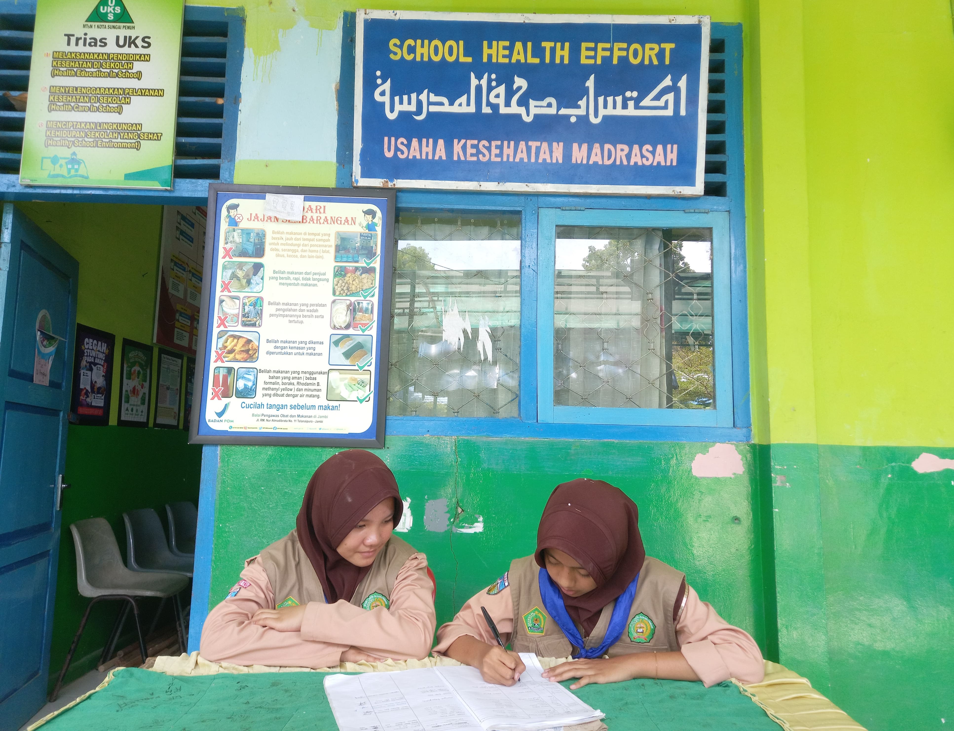 PETUGAS PIKET USAHA KESEHATAN MADRASAH (UKM) MTsN 1 KOTA SUNGAI PENUH.