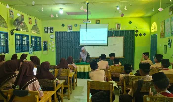 Pembelajaran Bahasa Inggris Jadi Lebih Menyenangkan dengan Platform Alef di MTsN 1 Kota Sungai Penuh