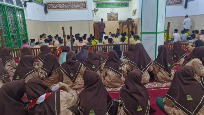 Kultum Setelah Sholat Dzuhur Berjamaah di MTsN 1 Kota Sungai Penuh Kultum Setelah Sholat Dzuhur Berjamaah di MTsN 1 Kota Sungai Penuh