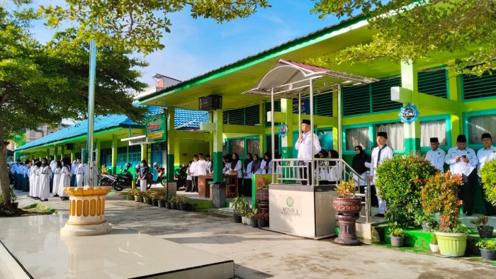 Upacara Perdana Pasca Idul Fitri di MTsN 1 Kota Sungai Penuh Berlangsung Khidmat