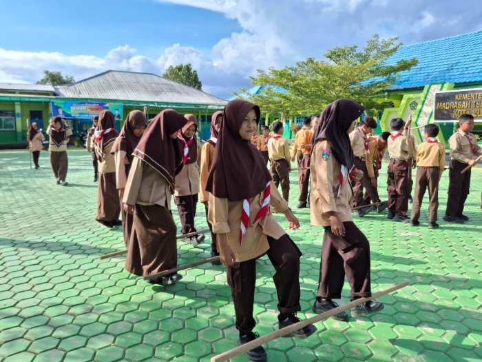 Permainan Edukatif Warnai Latihan Pramuka MTsN 1 Kota Sungai Penuh