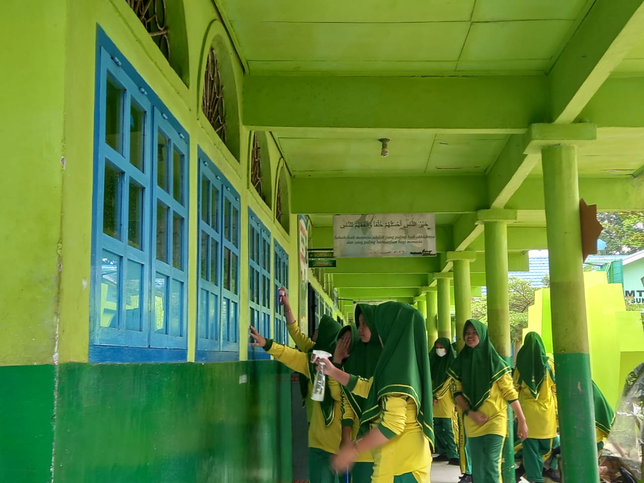 PASCA MATSAMA SISWA MTsN 1 KOTA SUNGAI PENUH GOTONG ROYONG BERSAMA 