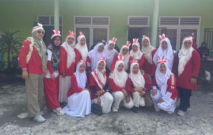 Persatuan Dharma Wanita MTsN 1 Kota Sungai Penuh Meriahkan HUT RI di Kantor Kementerian Agama Kota Sungai Penuh