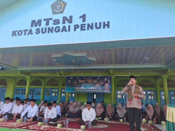 Peringatan Isra Mikraj Nabi Muhammad SAW di MTsN 1 Kota Sungai Penuh Berlangsung Khidmat