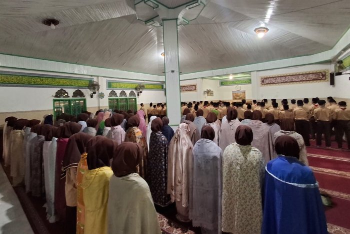 Ramadhan Penuh Berkah, Siswa Bersemangat Ikuti Sholat Dhuha di Mushalla