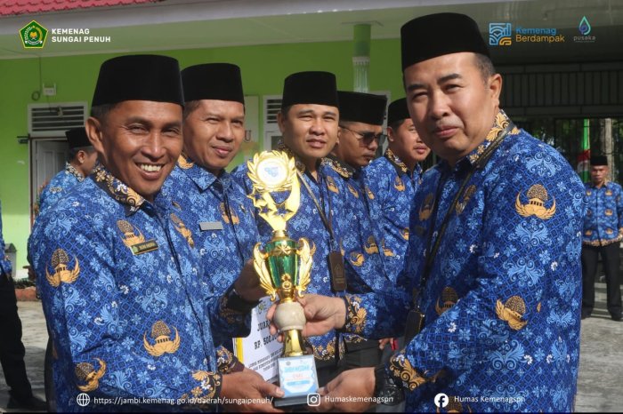 MTsN 1 Meraih Piagam Penghargaaan Dari Kakankemenag Kota Sungai Penuh