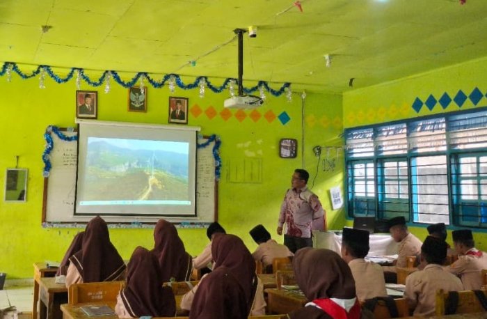 Pembelajaran di MTsN 1 Kota Sungai Penuh Makin Menyenangkan dengan Media Pembelajaran Digital