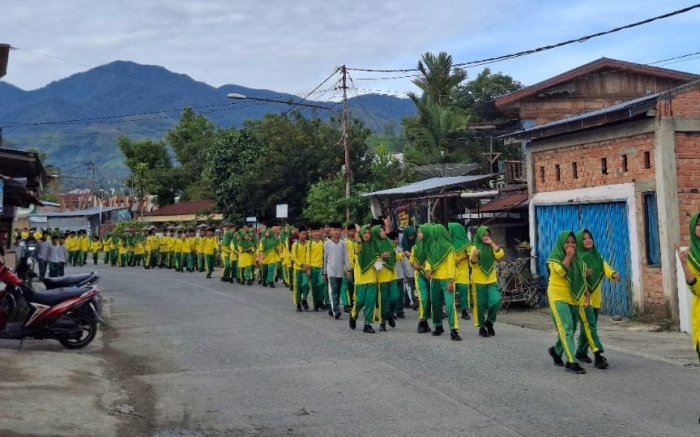 Jalan Santai Warnai Pagi Ceria di MTsN 1 Kota Sungai Penuh