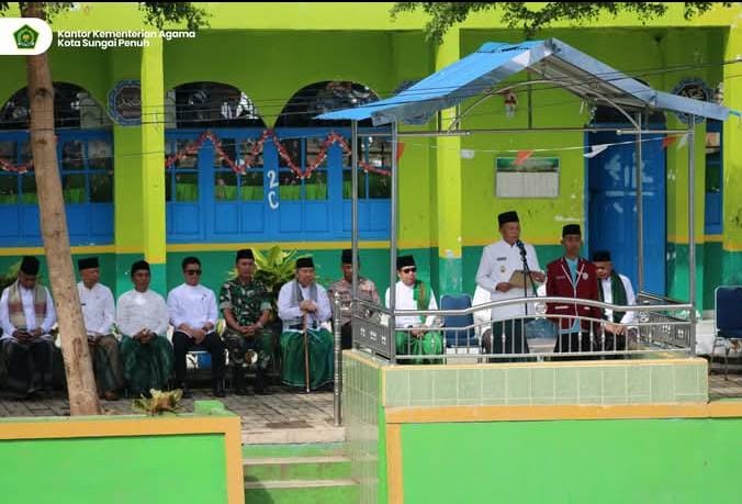 Tenaga Pendidik dan Kependidikan MTsN 1 Kota Sungai Penuh Hadiri Upacara Peringatan Hari Santri Nasional Tahun 2025 Tenaga Pendidik dan Kependidikan MTsN 1 Kota Sungai Penuh Hadiri Upacara Peringatan Hari Santri Nasional Tahun 2025