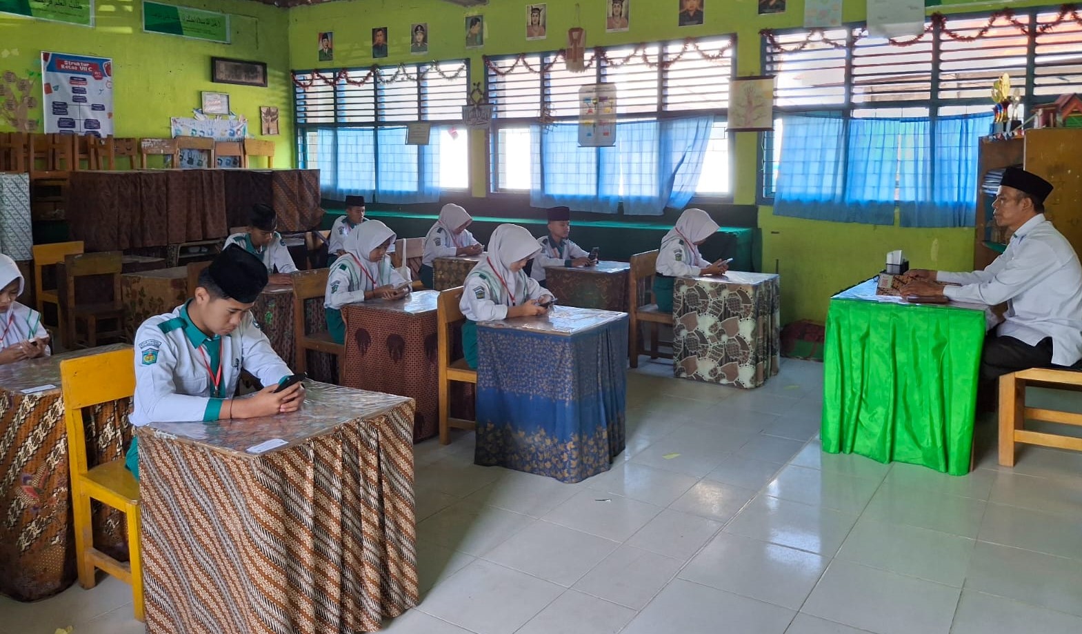  PELAKSANAAN UJIAN MADRASAH DI MTsN 1 KOTA SUNGAI PENUH TAHUN 2025