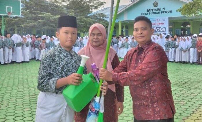 Kelas VII C Raih Predikat Ruang Kelas Terbersih Bulan Agustus 