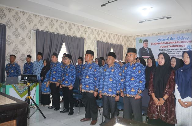 Kepala MTsN 1 Kota Sungai Penuh Beserta Pembina dan Siswa Ikuti Pembukaan OMI Tingkat Provinsi Jambi