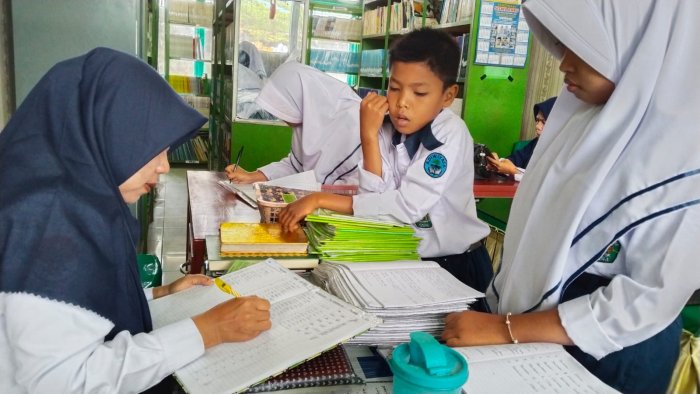 Tingkatkan Literasi, Siswa MTsN 1 Kota Sungai Penuh Aktif Kunjungi Perpustakaan