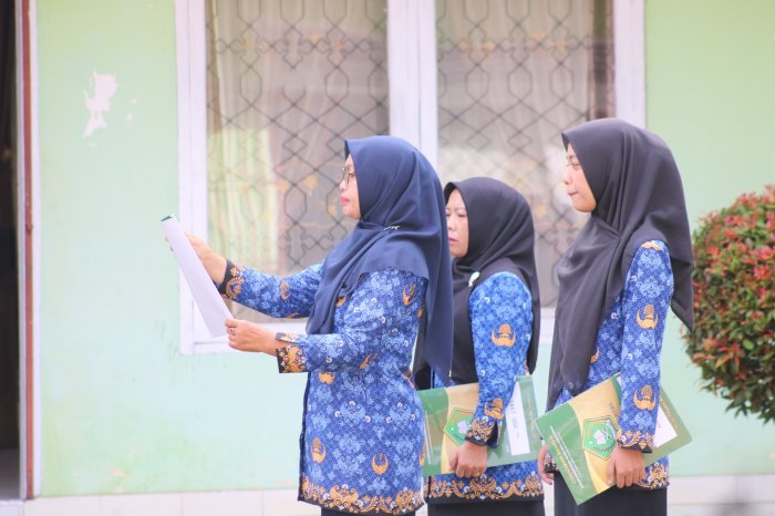 MTsN 1 Sungai Penuh Sukses Jadi Petugas Apel Kesadaran Nasional di Kantor Kementerian Agama Kota Sungai Penuh MTsN 1 Sungai Penuh Sukses Jadi Petugas Apel Kesadaran Nasional di Kantor Kementerian Agama Kota Sungai Penuh