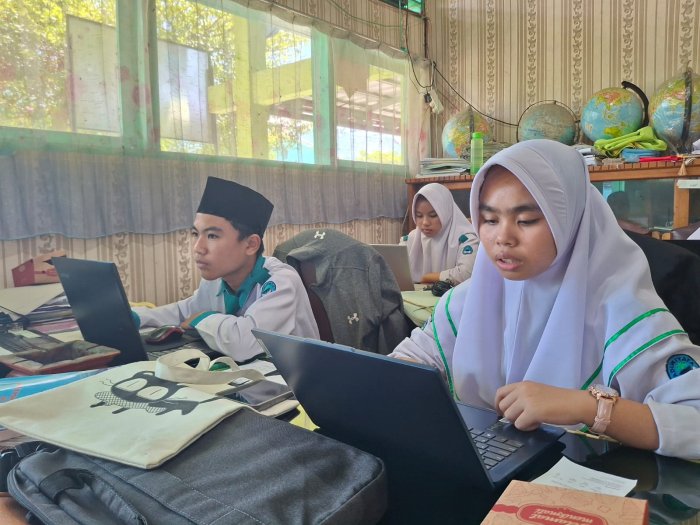 Simulasi OMI Mata Pelajaran IPA di MTsN 1 Kota Sungai Penuh Berjalan Sukses