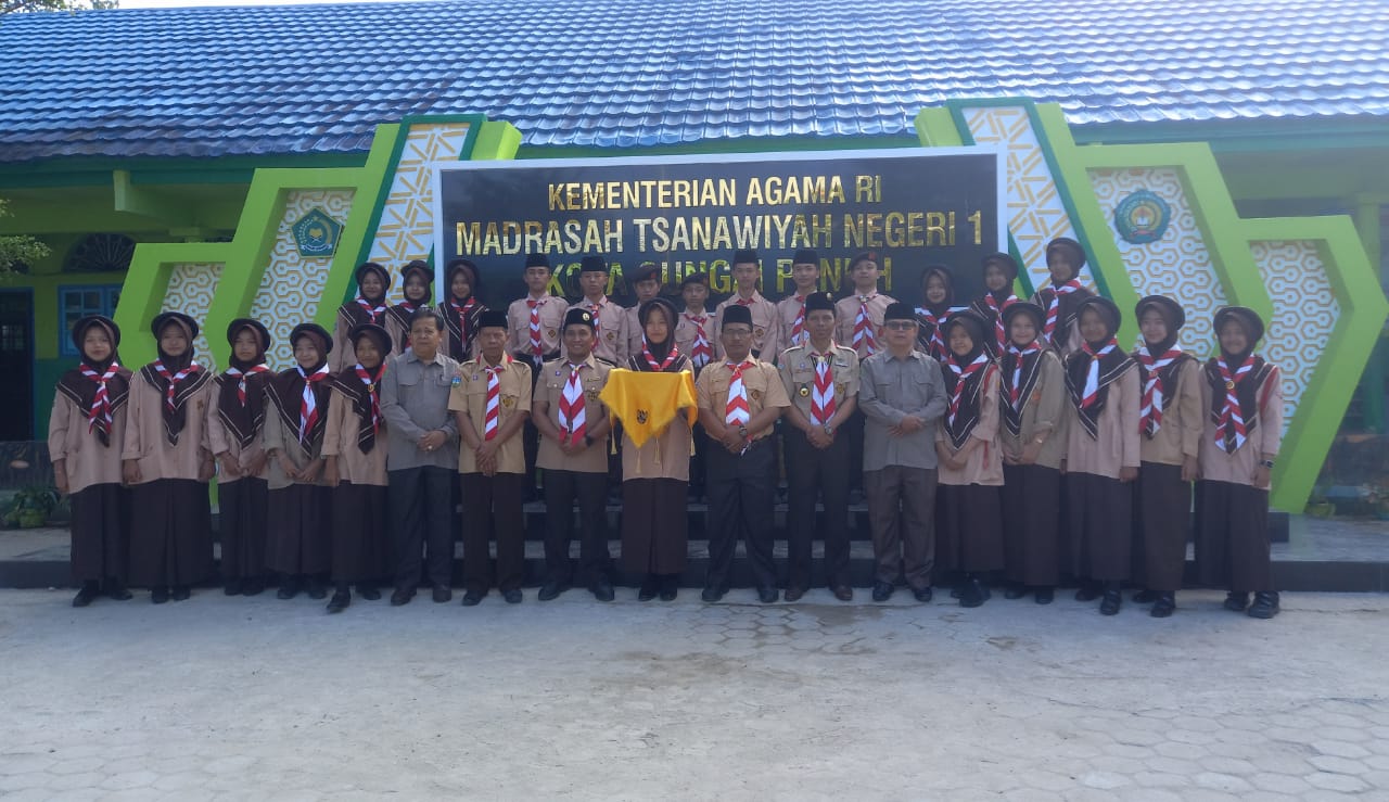 Upacara Peringatan Hari Pramuka ke-63 di MTsN 1 Kota Sungai Penuh Upacara Peringatan Hari Pramuka ke-63 di MTsN 1 Kota Sungai Penuh