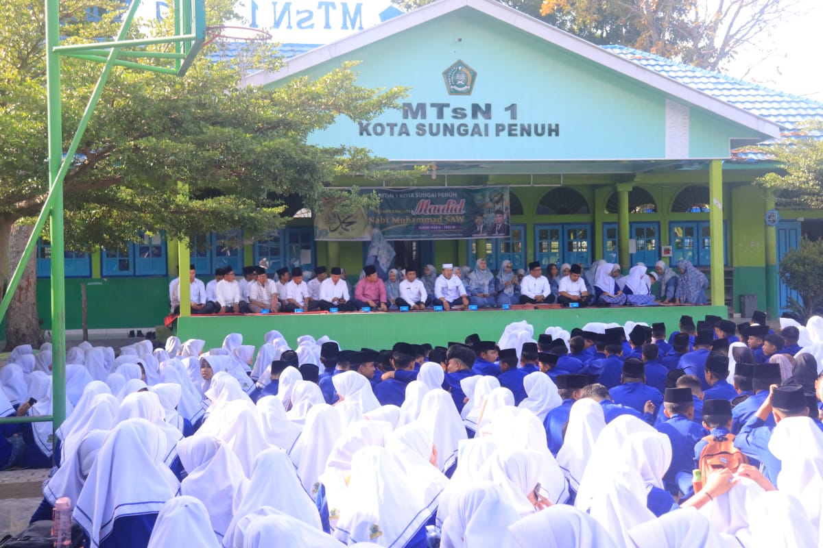 MTsN 1 Kota Sungai Penuh Memperingati Maulid Nabi Muhammad SAW 1446 H/ 2024 M
