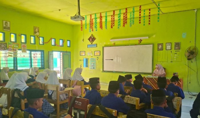 Pembinaan Kedisiplinan Siswa MTsN 1 Kota Sungai Penuh Setelah Yasinan Bersama