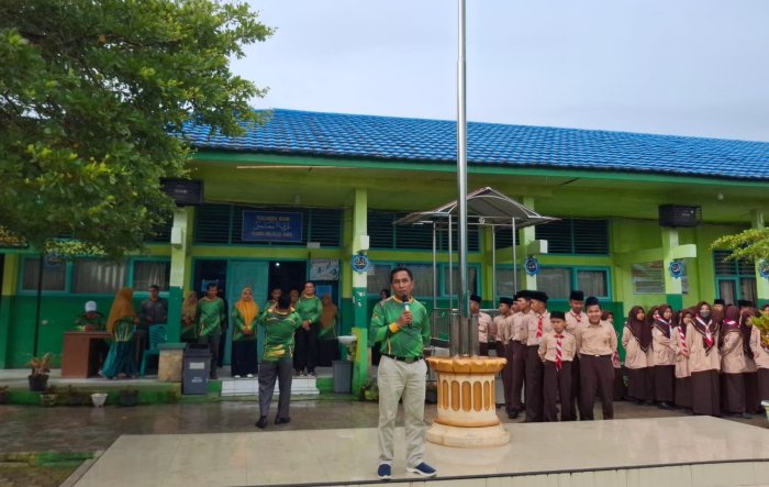 Kepala MTsN 1 Kota Sungai Penuh Secara Resmi Membuka Kegiatan Class Meeting Semester Ganjil Tahun Pelajaran 2025/2026