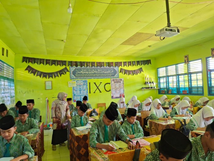 Pembelajaran Pendidikan Pancasila di MTsN 1 Kota Sungai Penuh Tingkatkan Rasa Nasionalisme Siswa
