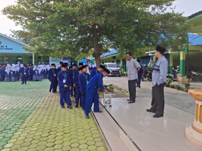 MTsN 1 Kota Sungai Penuh Salurkan Donasi untuk Korban Bencana di Aceh, Sumatera Utara, dan Sumatera Barat