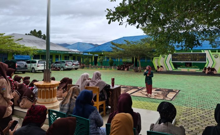 Penampilan Memukau Peserta Solo Song Meriakan Class Meeting MTsN 1 Kota Sungai Penuh