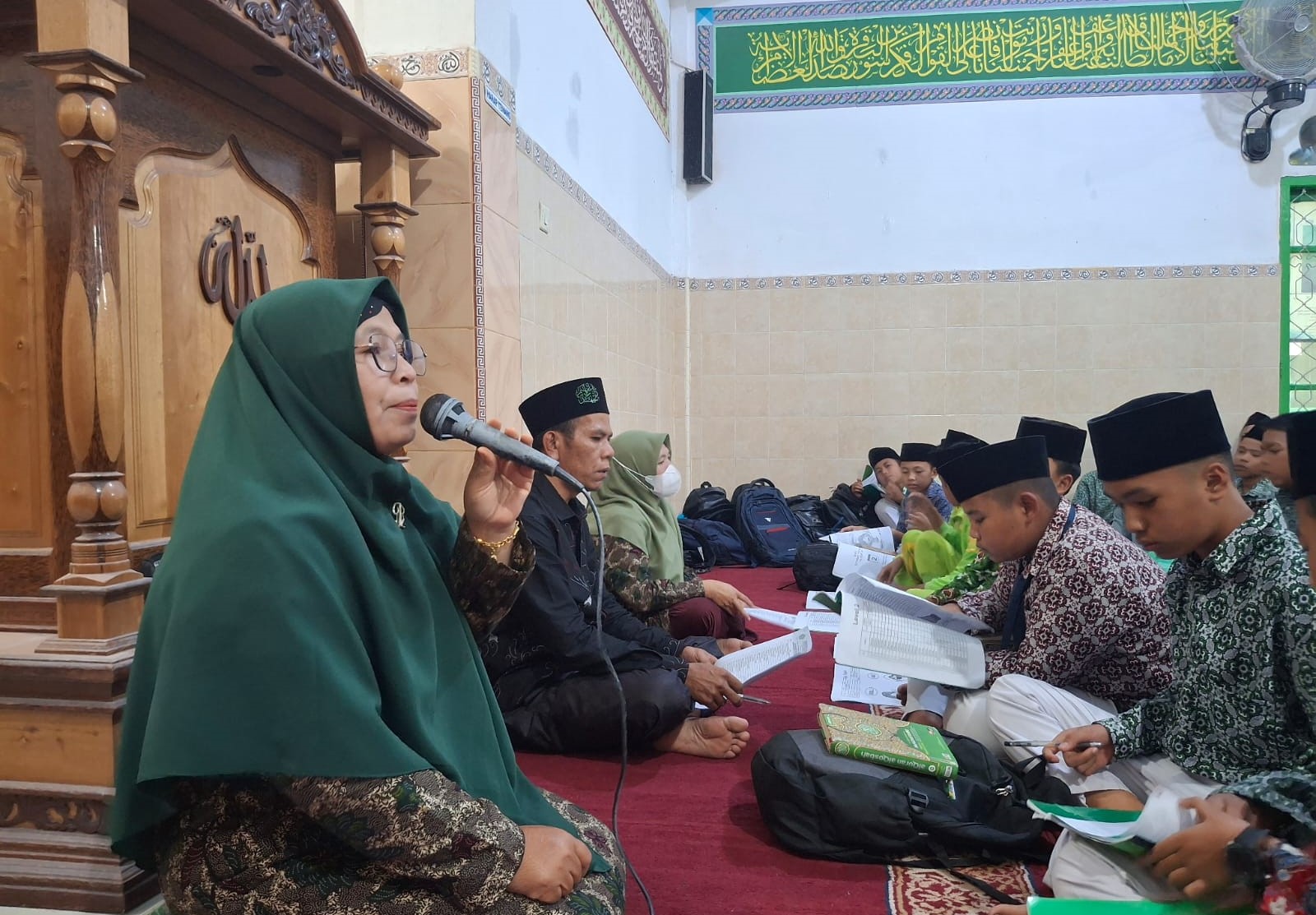 SISWA MTsN 1 KOTA SUNGAI PENUH SEMANGAT PERDALAM HAFALAN AL-QURâ€™AN PADA KEGIATAN TAHFIDZ RUTIN