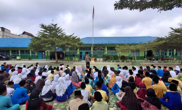 Kapolsek Sungai Penuh Berikan Motivasi kepada Peserta MATAMUDA MTsN 1 Kota Sungai Penuh
