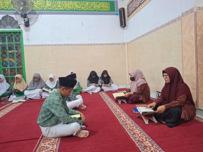 Kegiatan Setoran Hafalan Rutin Tahfidz Al-Quran di MTsN 1 Kota Sungai Penuh Kegiatan Setoran Hafalan Rutin Tahfidz Al-Quran di MTsN 1 Kota Sungai Penuh