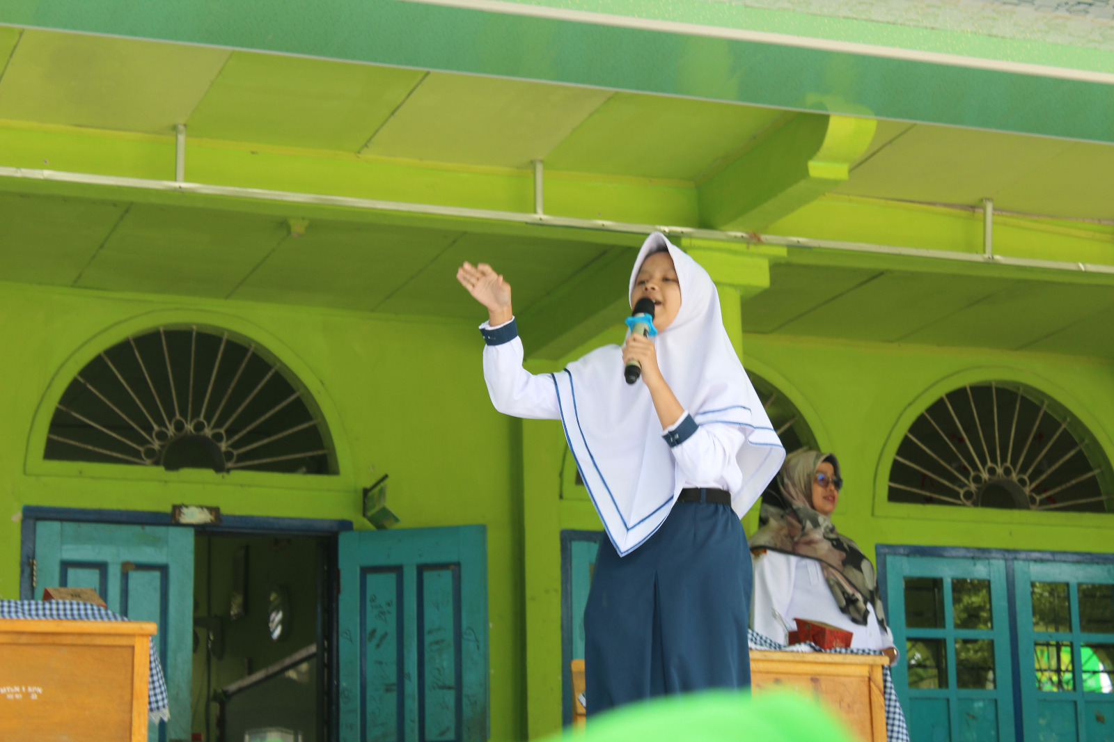 LOMBA MENDOGENG BERBAHASA DAERAH PADA AJANG CLASS MEETING MTsN 1 KOTA SUNGAI PENUH